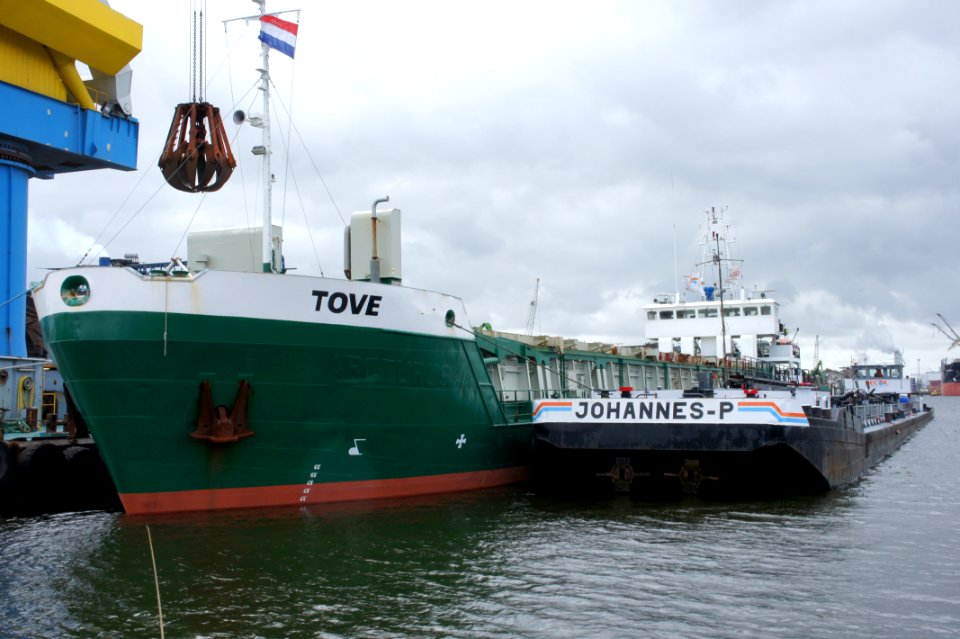 Johannes-P - ENI 023171657 & Tove - IMO 9156175, Suezhaven, Port of Amsterdam