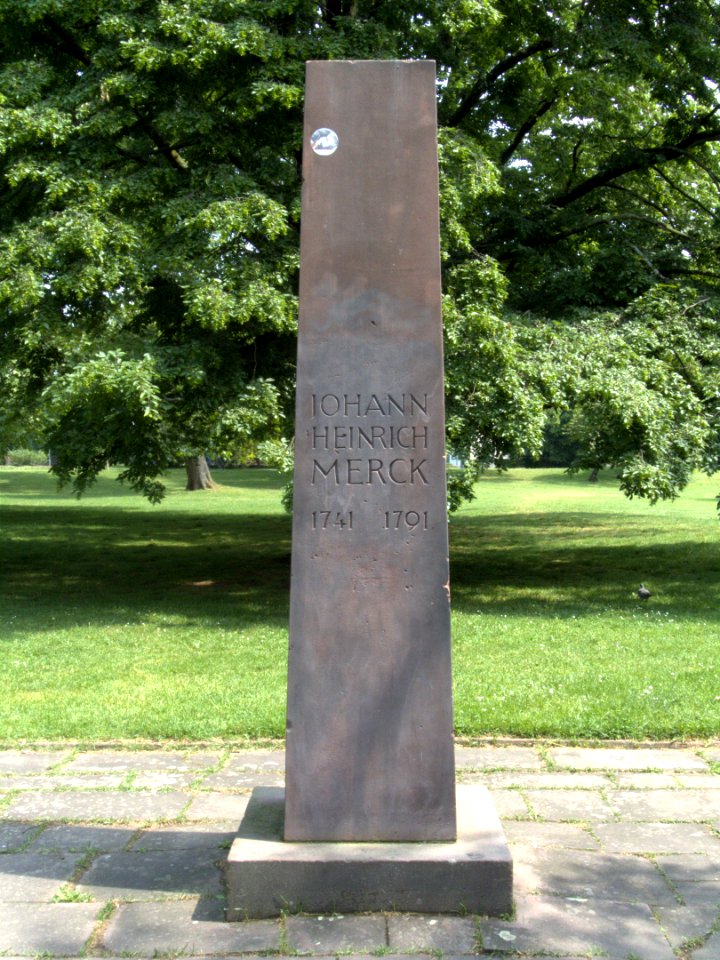 Johann-Heinrich-Merck-Denkmal, Darmstadt (Vorderseite) by DaB