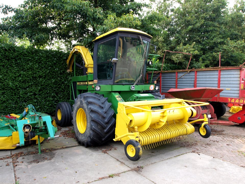 John Deere 5820 achricultural machine