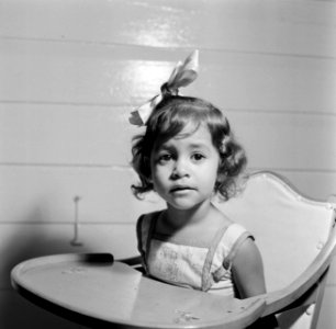 Joan Ferrier in een kinderstoel, Bestanddeelnr 252-5221