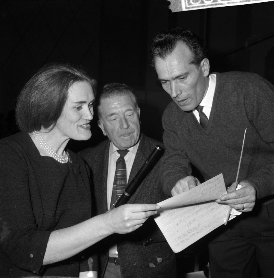 Joan Sutherland in Concertgebouw onder leiding van Fulvio Vernizzi (dirigent), Bestanddeelnr 913-5586