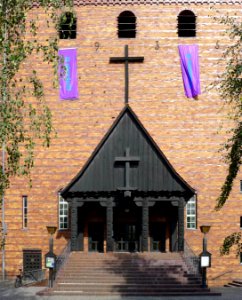 Johanneskirche (Berlin-Frohnau) Außentreppe