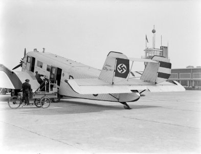 Junkers G 31 D-1770 Preussen van Lufthansa met een hakenkruis op de staart op Sc, Bestanddeelnr 189-0844