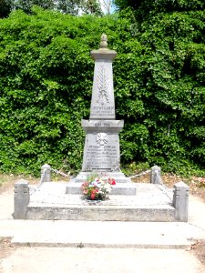 Juvigny (Aisne) monument aux morts