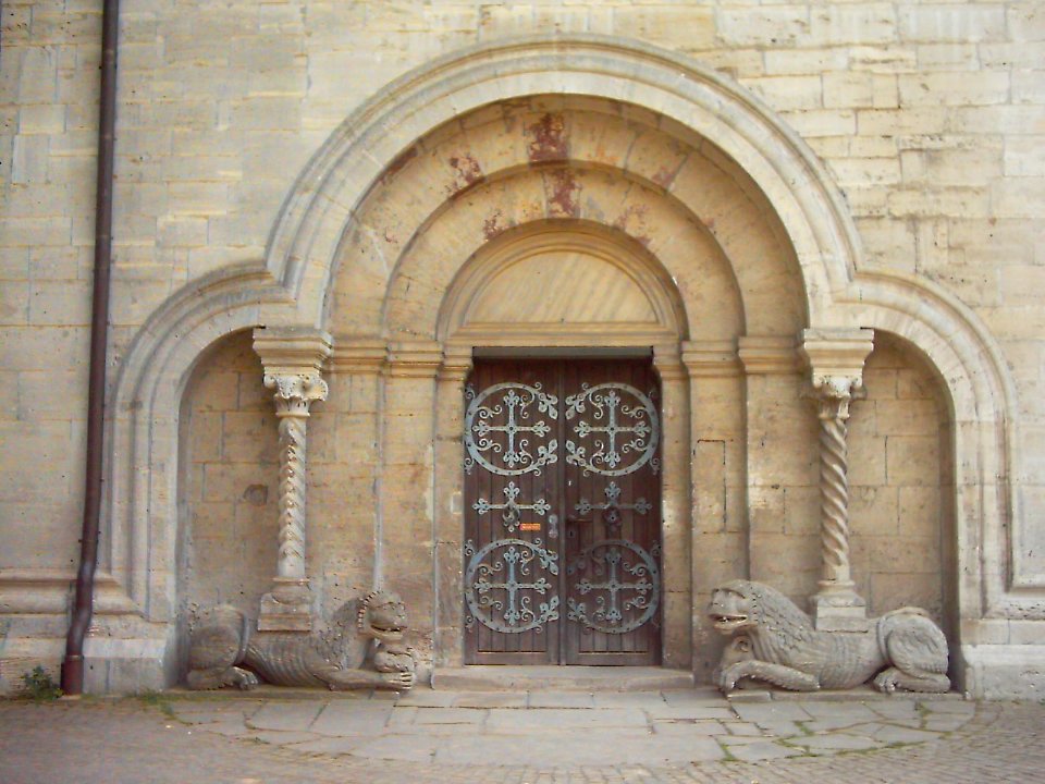 Königslutter Kaiserdom Sts. Peter & Paul Löwenportal