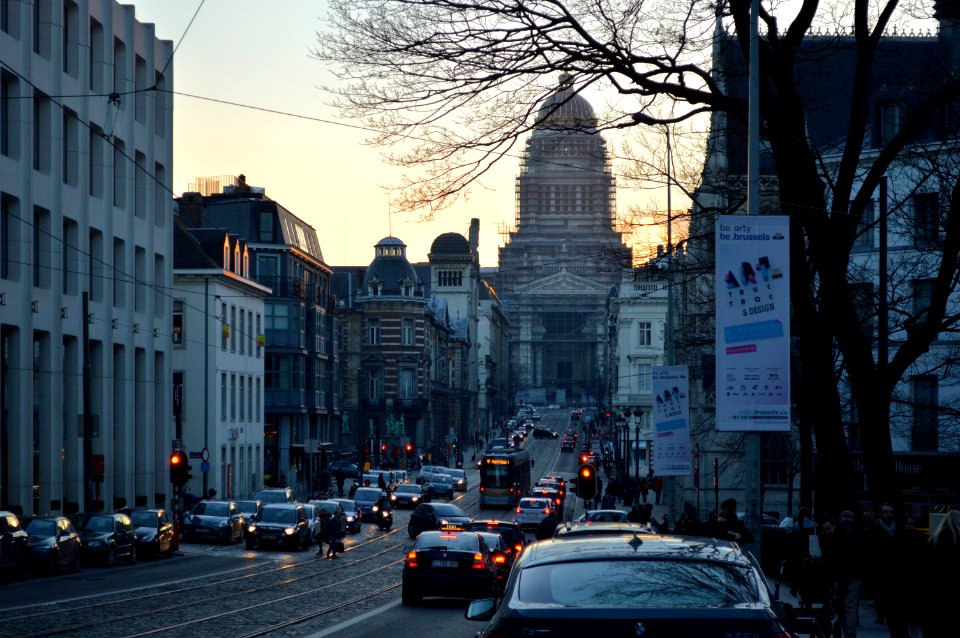 Justitiepaleis en Regentschapsstraat avondschemer