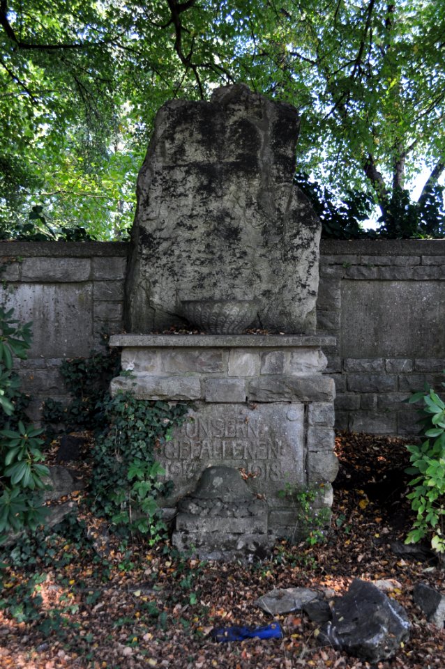 Köppern, Zum Köpperner Tal, Ehrenmal WK I, Detail