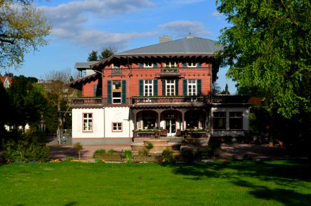Königstein, Kurparkbrunnen mit Villa Borgnis