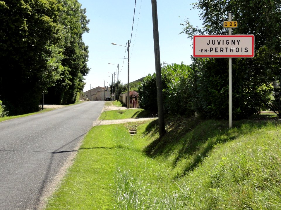 Juvigny-en-Perthois (Meuse) entrée