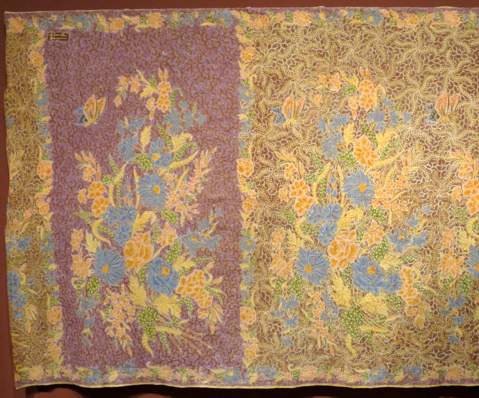 Kain sarong from Indonesia, Honolulu Museum of Art 9705.1