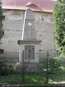 KADOV - památník u tvrze A