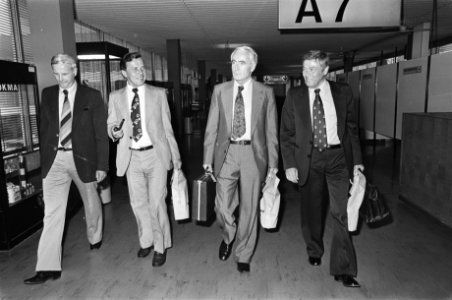 Justitieteam vertrekt vanaf Schiphol naar Rusland ivm Menten-onderzoek Habermeh, Bestanddeelnr 929-2292