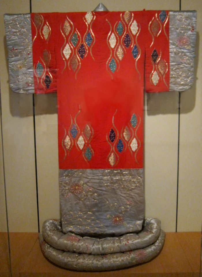 Kabuki costume, Edo period, 1860, silk, gilt thread, plain crepe weave, satin weave and embroidery (couching), HMA