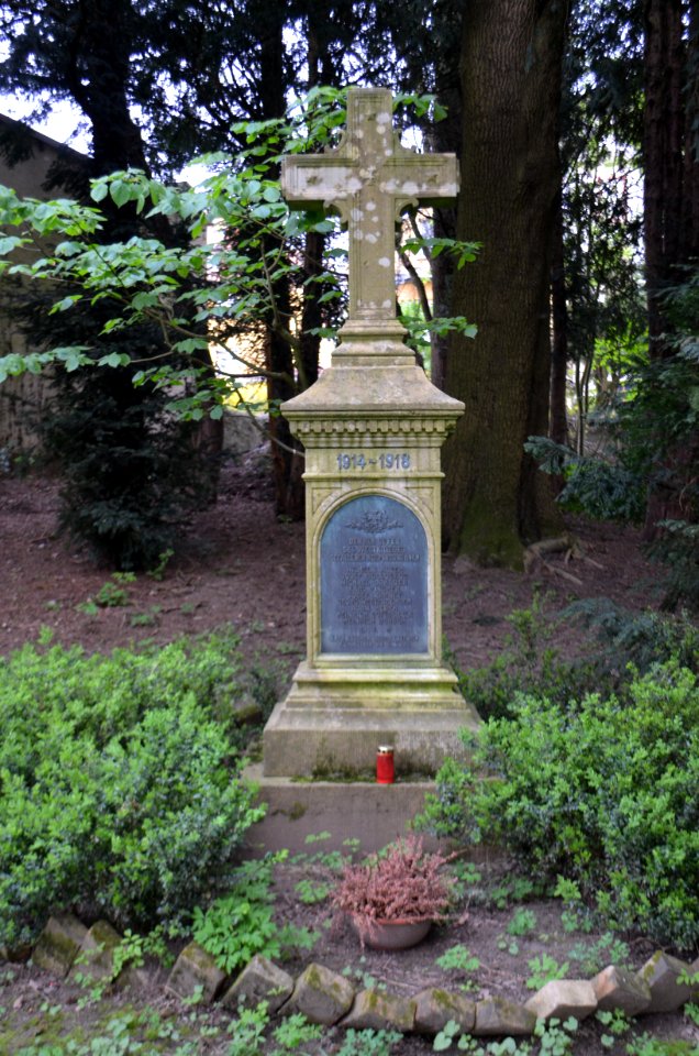 Königstein, St. Marien, Denkmal für die im WK I gefallenen Kolping-Söhne, Vorderseite