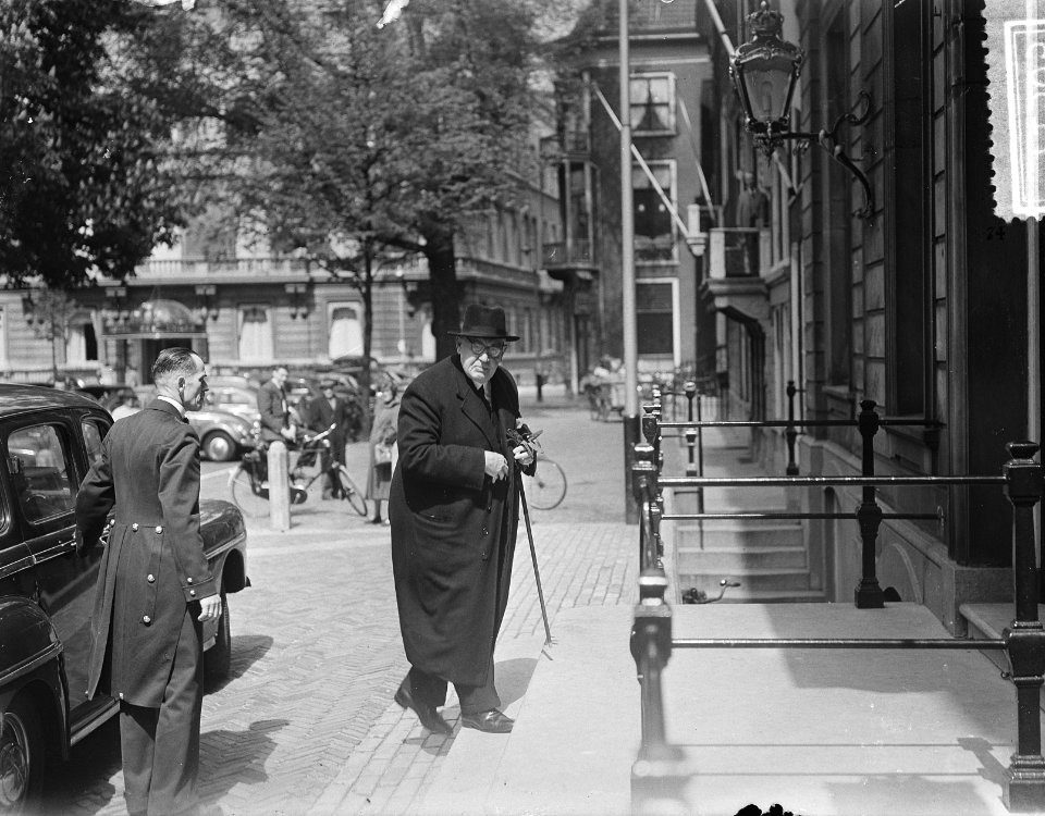Kabinetscrisis. koningin Juliana ontvangt politici op Lange Voorhout, Ch.J.I.M. , Bestanddeelnr 907-1505