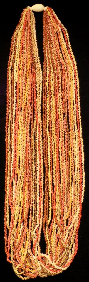 Kahelelani (Niihau) shell lei, Hawaii State Art Museum II