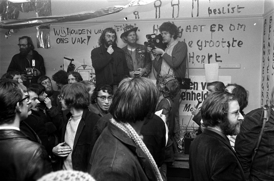 Kaboutervoorman Roel van Duyn spreekt tot de vergadering, Bestanddeelnr 923-3844