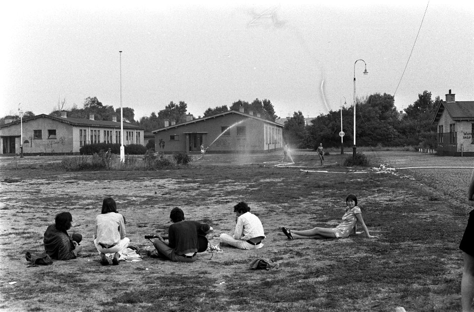 Kabouters uit Amsterdam en Den Haag hebben in Den Haag het voormalige Milvakamp , Bestanddeelnr 923-7216