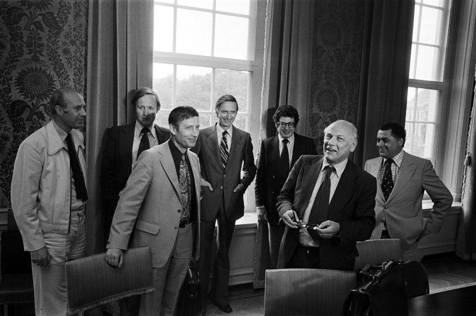 Kabinetsformatie v.l.n.r. Nijpels, Terlouw, Van Agt , Dolman, Van Thijn , forma, Bestanddeelnr 929-2932