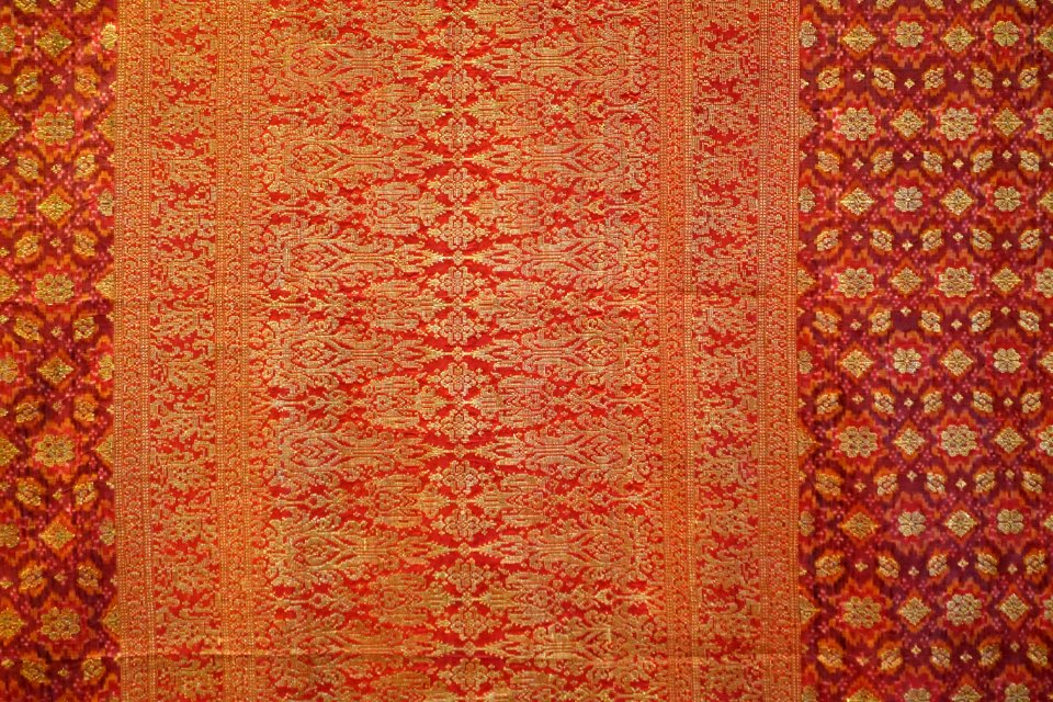 Kain limar songket bertabur (hip wrapper), Malaysian people, Malaya, Terengganu, mid 19th century AD, silk, metal-wrapped silk, view 2 - Textile Museum, George Washington University - DSC09788