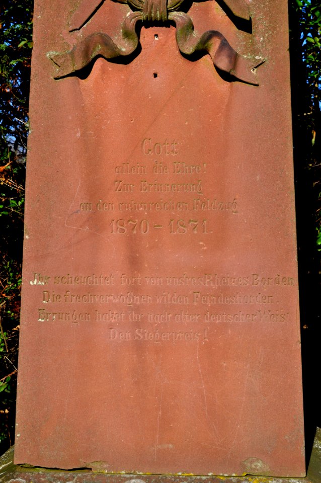 Köppern, Zum Köpperner Tal, Ehrenmal 1870-71, Detail (1)