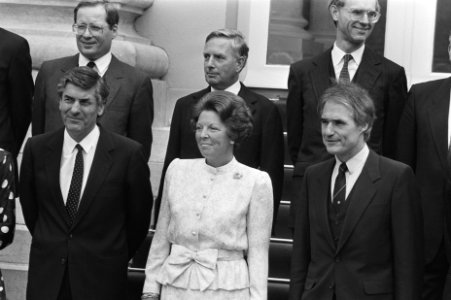 Kabinet Lubbers II beedigd vlnr premier Lubbers , Koningin Beatrix , minister d, Bestanddeelnr 933-7103