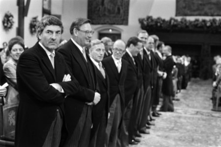 Kabinet Lubbers wacht op de komst van de koningin, v.l.n.r. premier Lubbers, de , Bestanddeelnr 932-7065