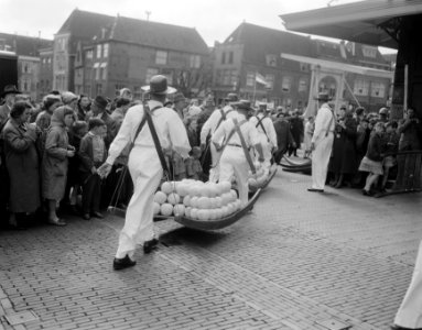 Kaasmarkt in Alkmaar begonnen aangetast, Bestanddeelnr 908-5120