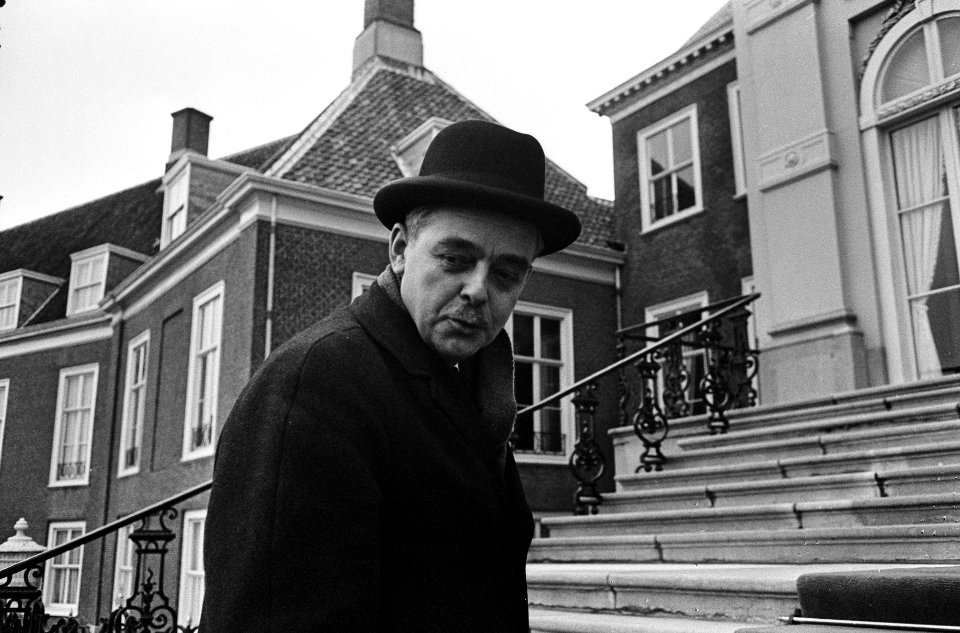 Kabinetscrisis. De heer Geertsema (VVD) op Huis ten Bosch, Bestanddeelnr 917-4868