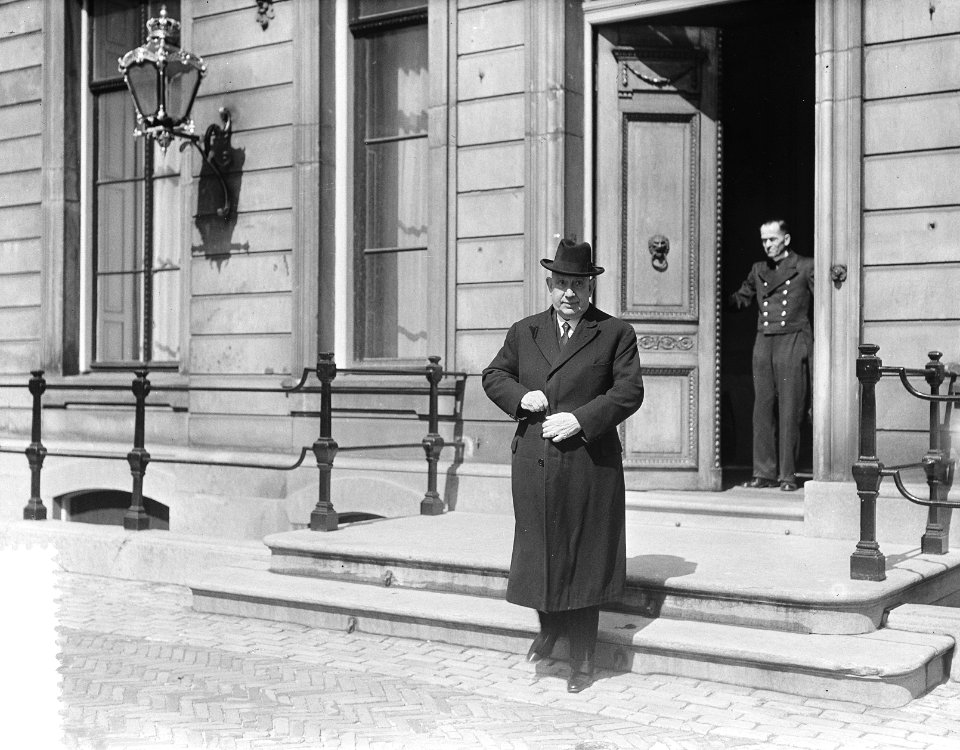 Kabinetscrisis. koningin Juliana ontvangt politici op Lange Voorhout, Mr. J.R.H., Bestanddeelnr 907-1501