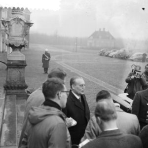 Kabinetscrisis. Minister-president dr. W. Drees op paleis Huis ten Bosch, waar h, Bestanddeelnr 910-0312