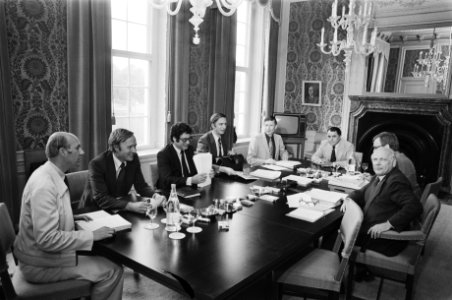 Kabinetsformatie v.l.n.r. Ed Nijpels, Jan Terlouw, Ed van Thijn, Dolman, Dries , Bestanddeelnr 929-2931