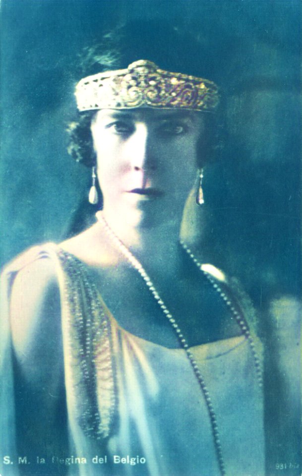Königin Elisabeth von Belgien mit Krone
