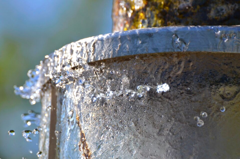 Wet water feature water fountain