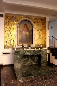 Königin des Friedens rechter Seitenaltar