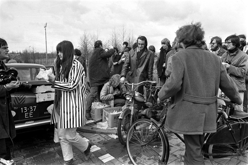 Kabouters op speelweide in het Amsterdamse Bos, Bestanddeelnr 923-4833