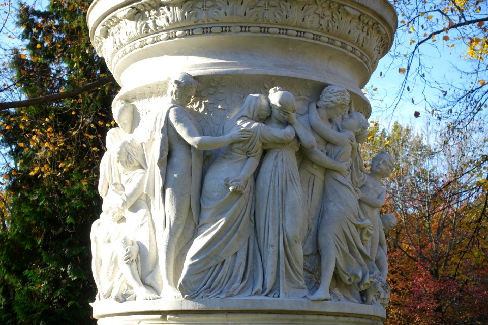 Königin Luise by Erdmann Encke (detail) - Großer Tiergarten, Berlin, Germany - DSC09501