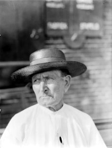 Kaasdrager J Dijkman (nestor Kaasdragen) van de Snaarmanslaan 11 te Alkmaar, Bestanddeelnr 252-0745