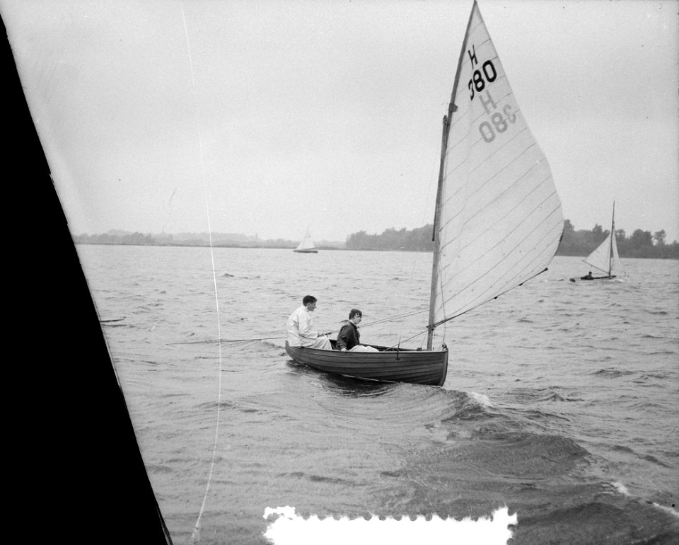 Kaagweek eerste dag omgeslagen jol van Haagse watersportvereniging, Bestanddeelnr 906-5991