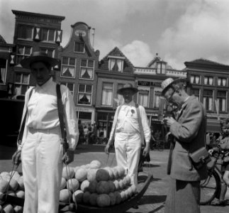 Kaasmarkt Alkmaar serie. Kaasdrager, Bestanddeelnr 905-0762