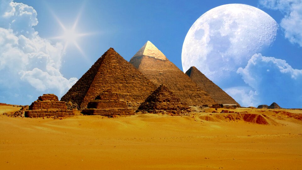 Sphinx pyramids grave