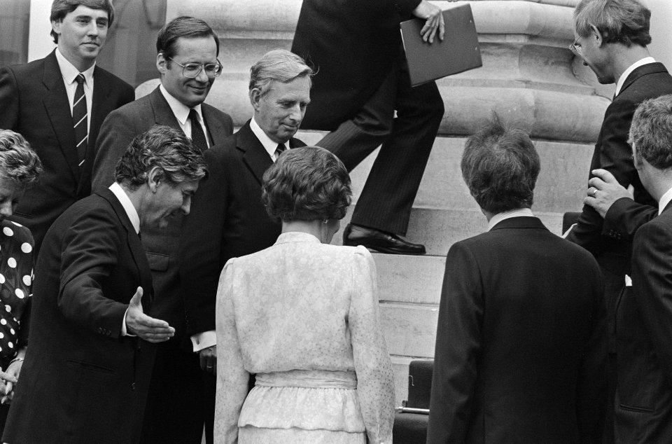 Kabinet Lubbers II beedigd Koningin Beatrix tussen ministers, Bestanddeelnr 933-7105