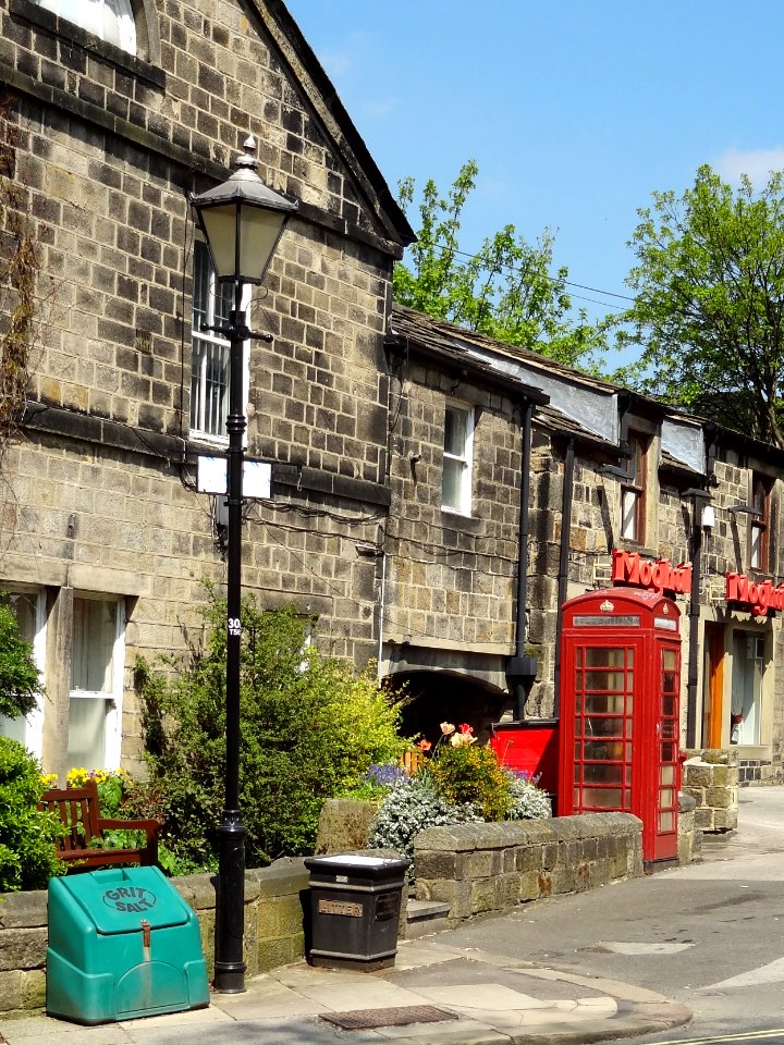 K6 Telephone Kiosk Adjacent To The Old Kings Arms Public House