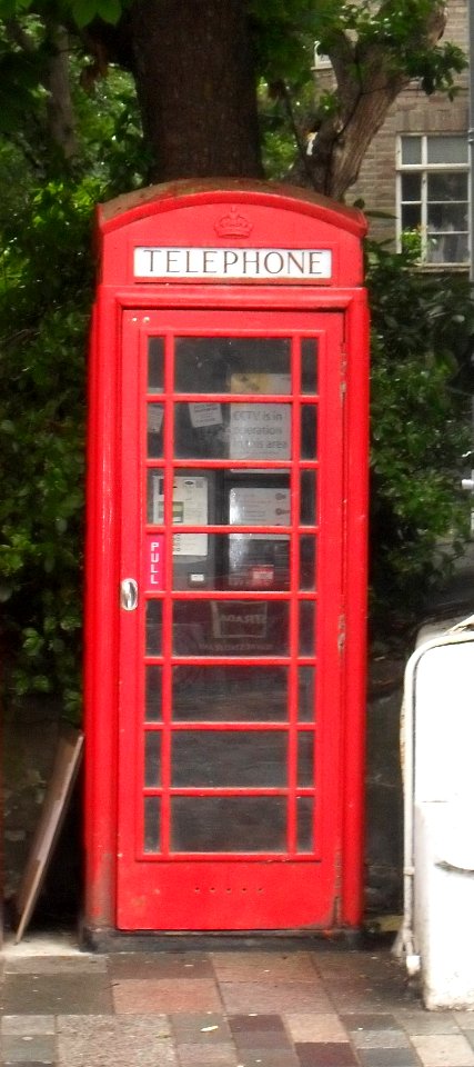 K6 Telephone Kiosk (southernmost of two) at New Road, Brighton (IoE Code 479591)