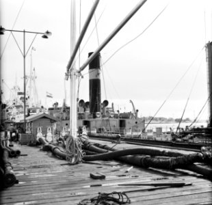 Kade met tanker op Trinidad, Bestanddeelnr 252-5379