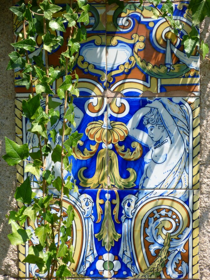 Ivy romantic garden tile