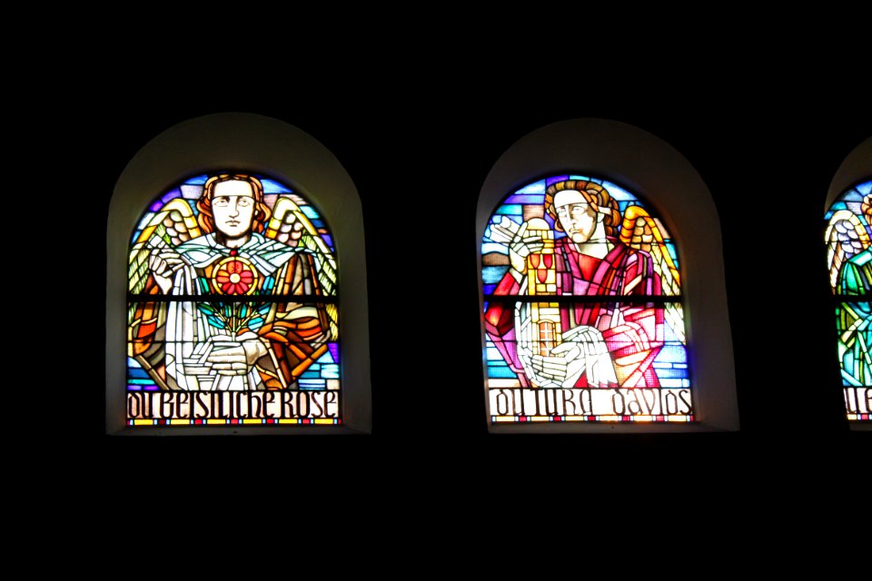 Königin des Friedens Fenster 3