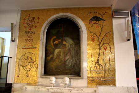 Königin des Friedens linker Seitenaltar