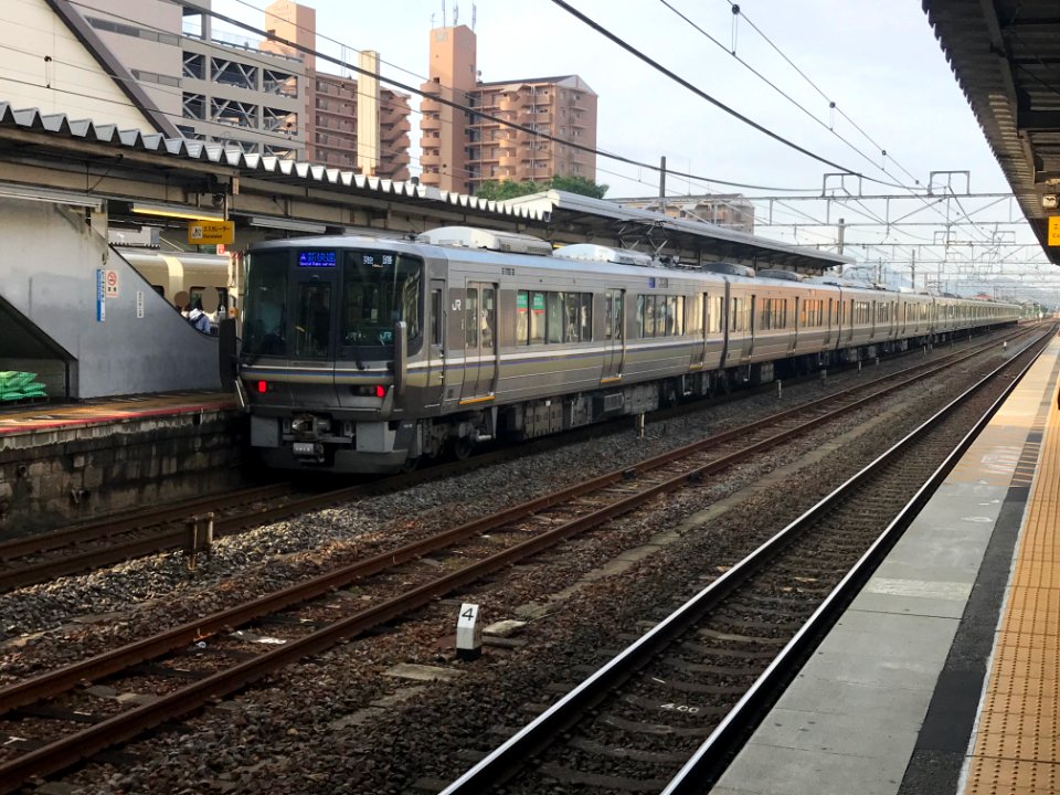 JR West Unit V5 at Omi Hachiman 20190927 01