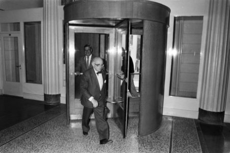 Jr. J. van Son (l) en zijn advocaat mr. F. Duynstee (r op eerste dag proces ABP-, Bestanddeelnr 933-6743